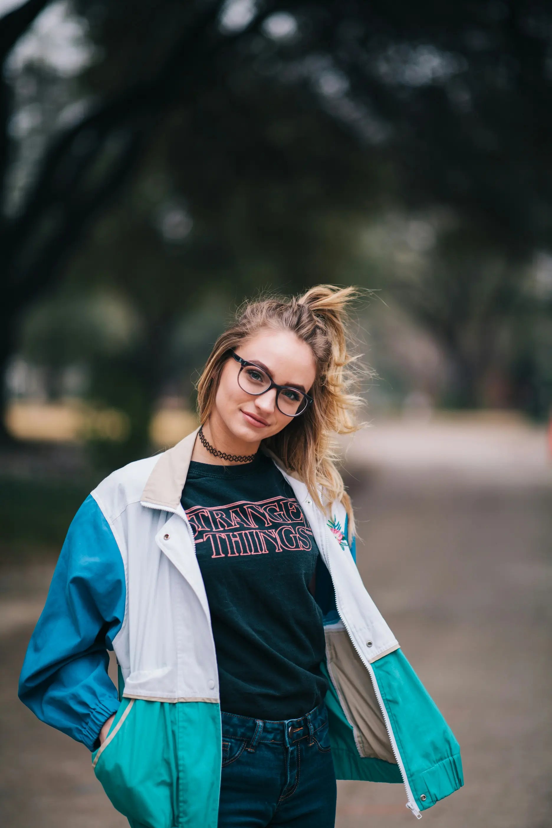 is playing dnd neardy, an attractive nerdy girl wearing stanger thing tshirt