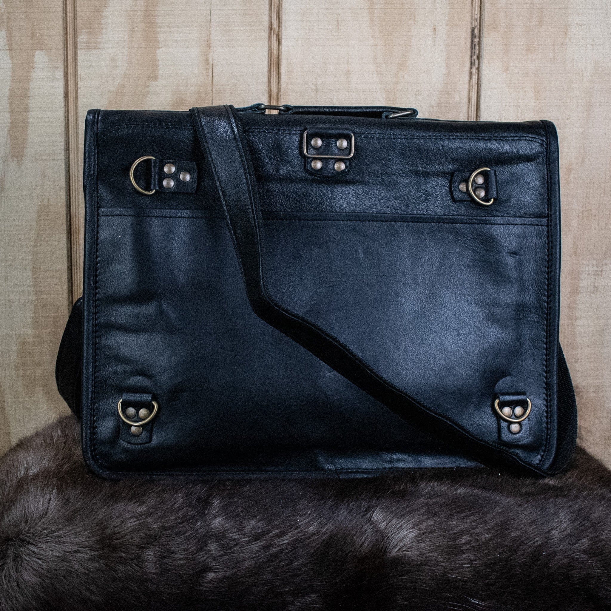 Misty Mountain Gaming leather bag "The Adventurer" Leather Laptop Bag - Large (Black)
