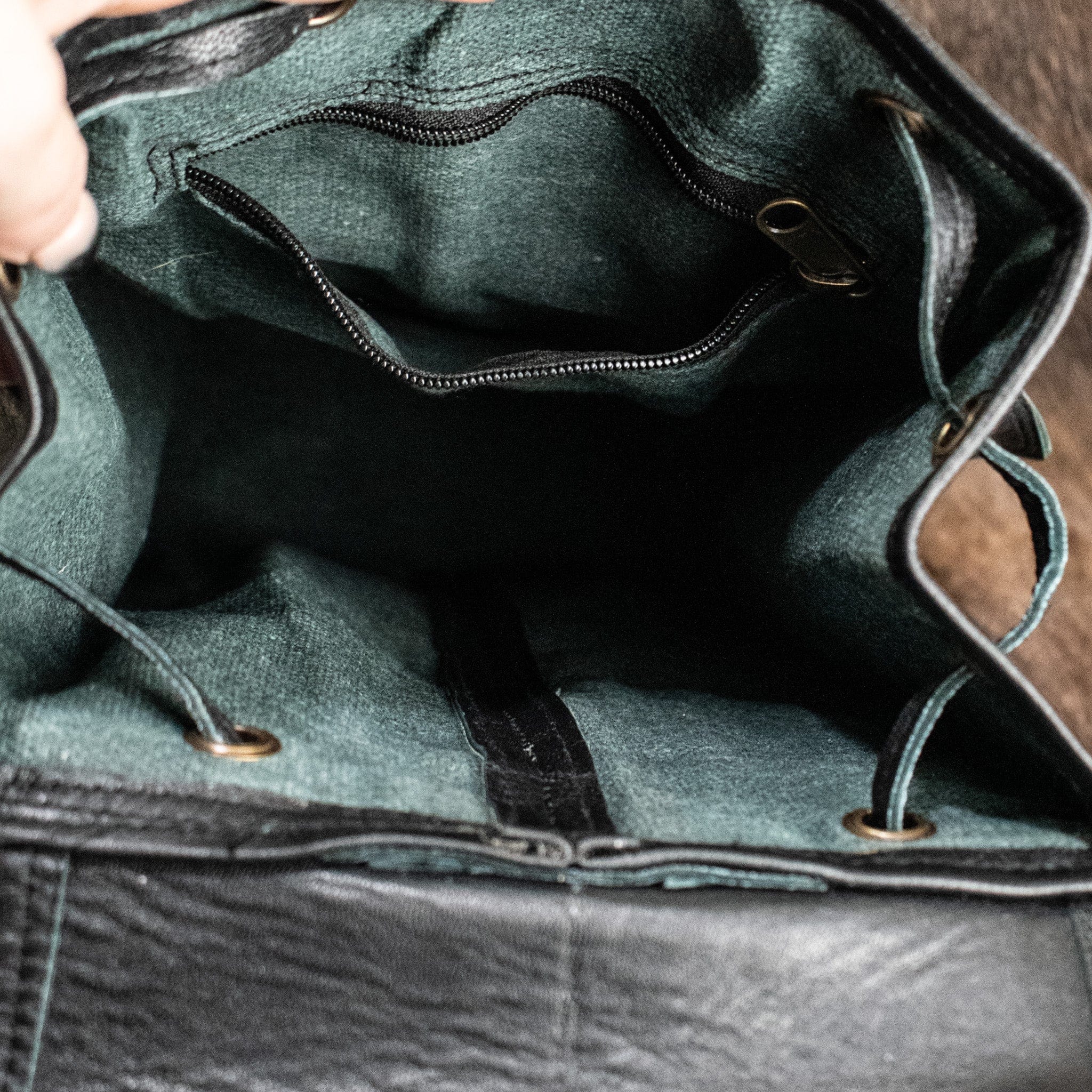 Misty Mountain Gaming leather bag "The Cottage" Leather Mini Backpack - Black