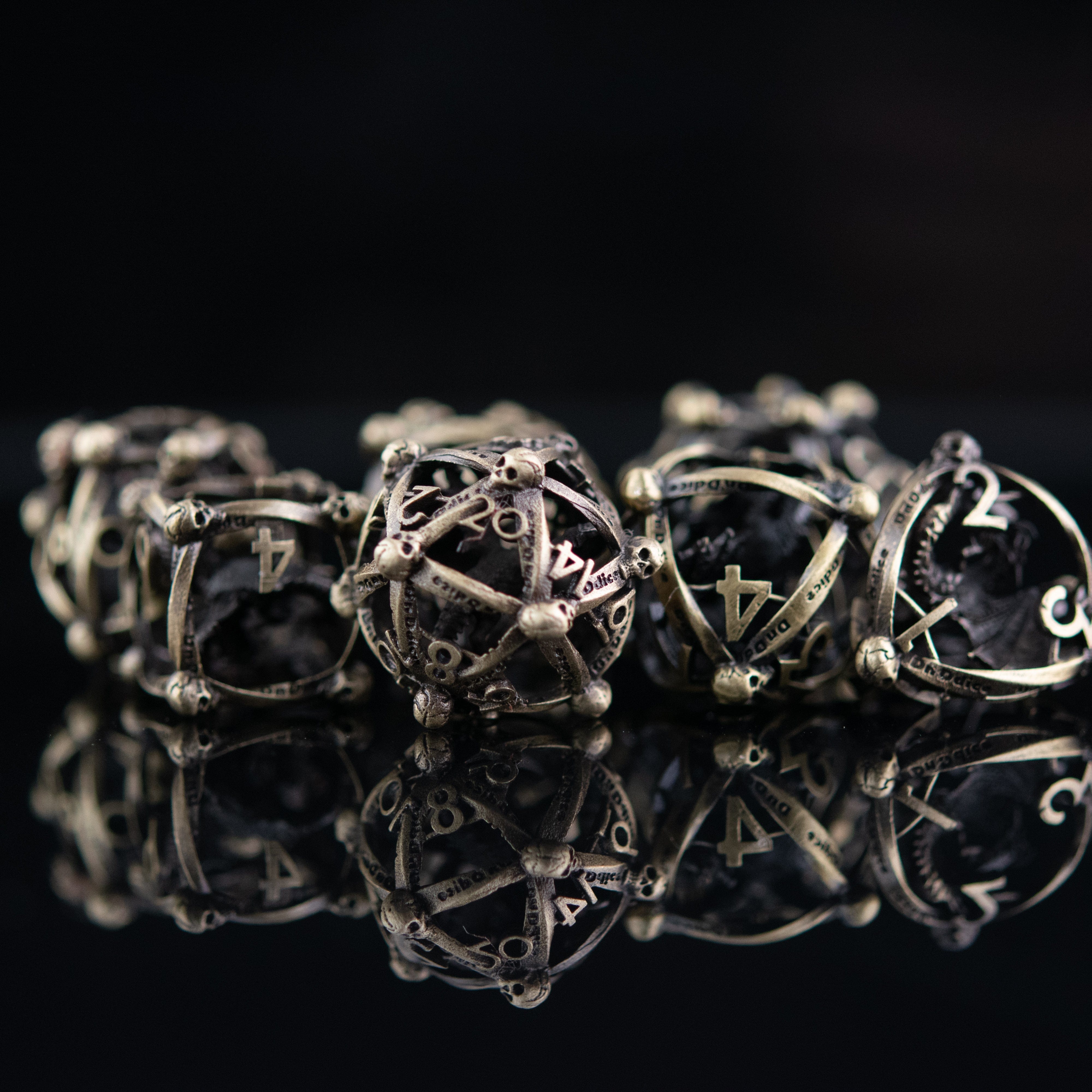 Misty Mountain Gaming hollow Draco Immortui Hollow Metal Dice Set - Champagne Gold