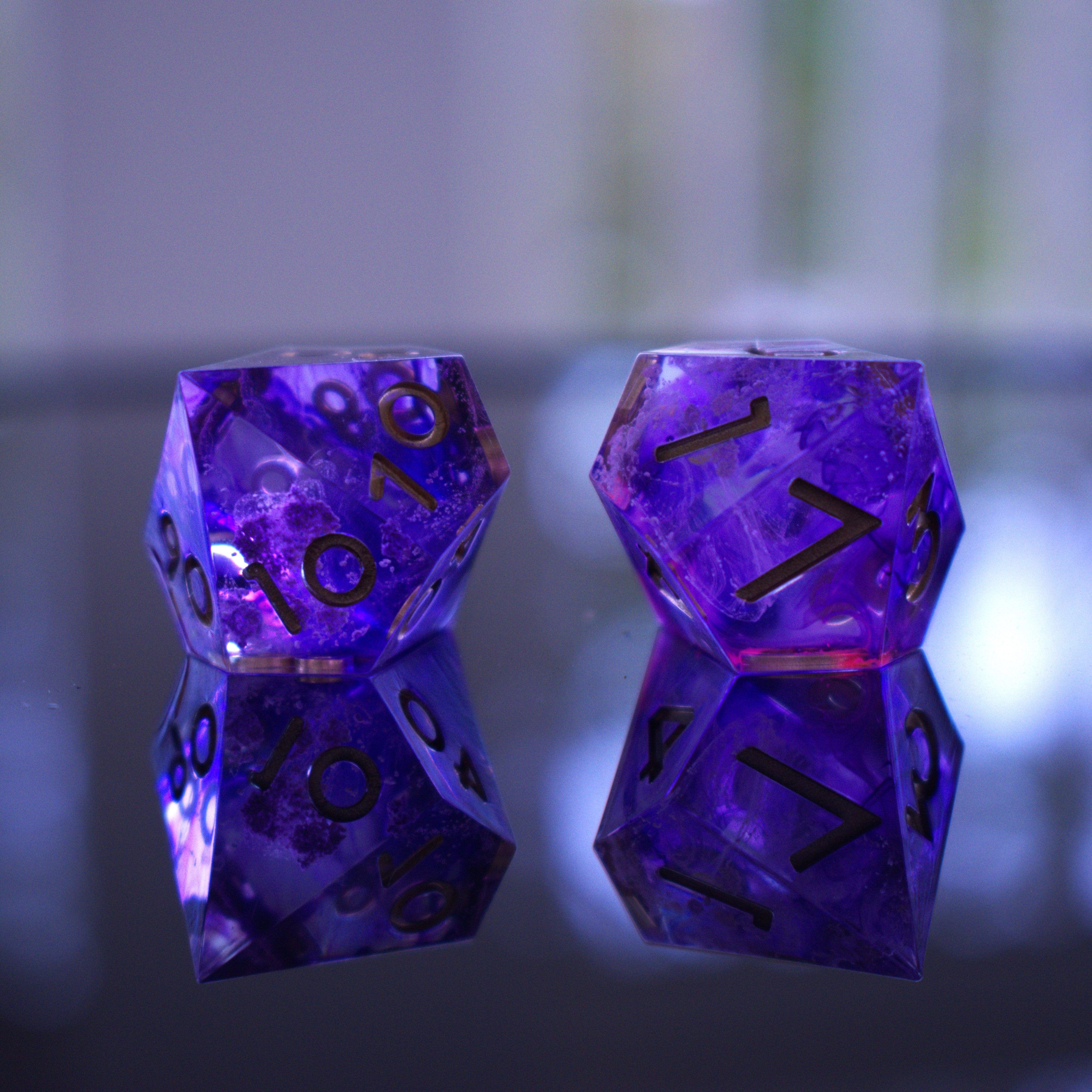 Misty Mountain Gaming Resin Mage Hand Sharp-Edged Resin Dice Set