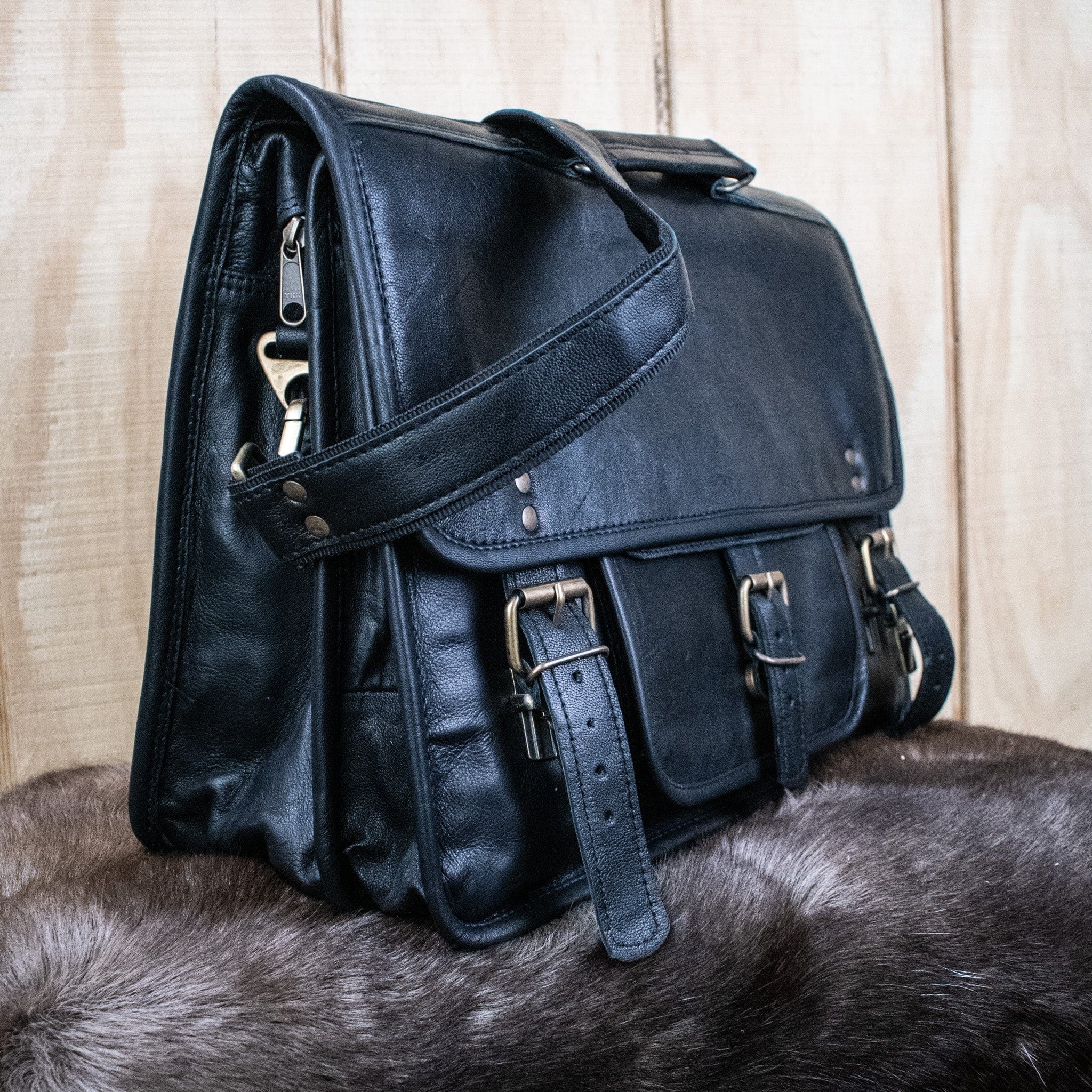 Misty Mountain Gaming leather bag "The Adventurer" Leather Laptop Bag - Large (Black)