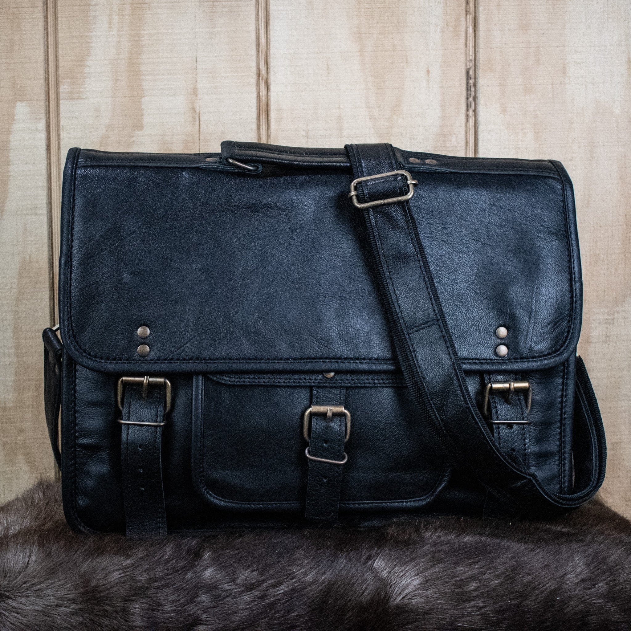 Misty Mountain Gaming leather bag "The Adventurer" Leather Laptop Bag - Large (Black)