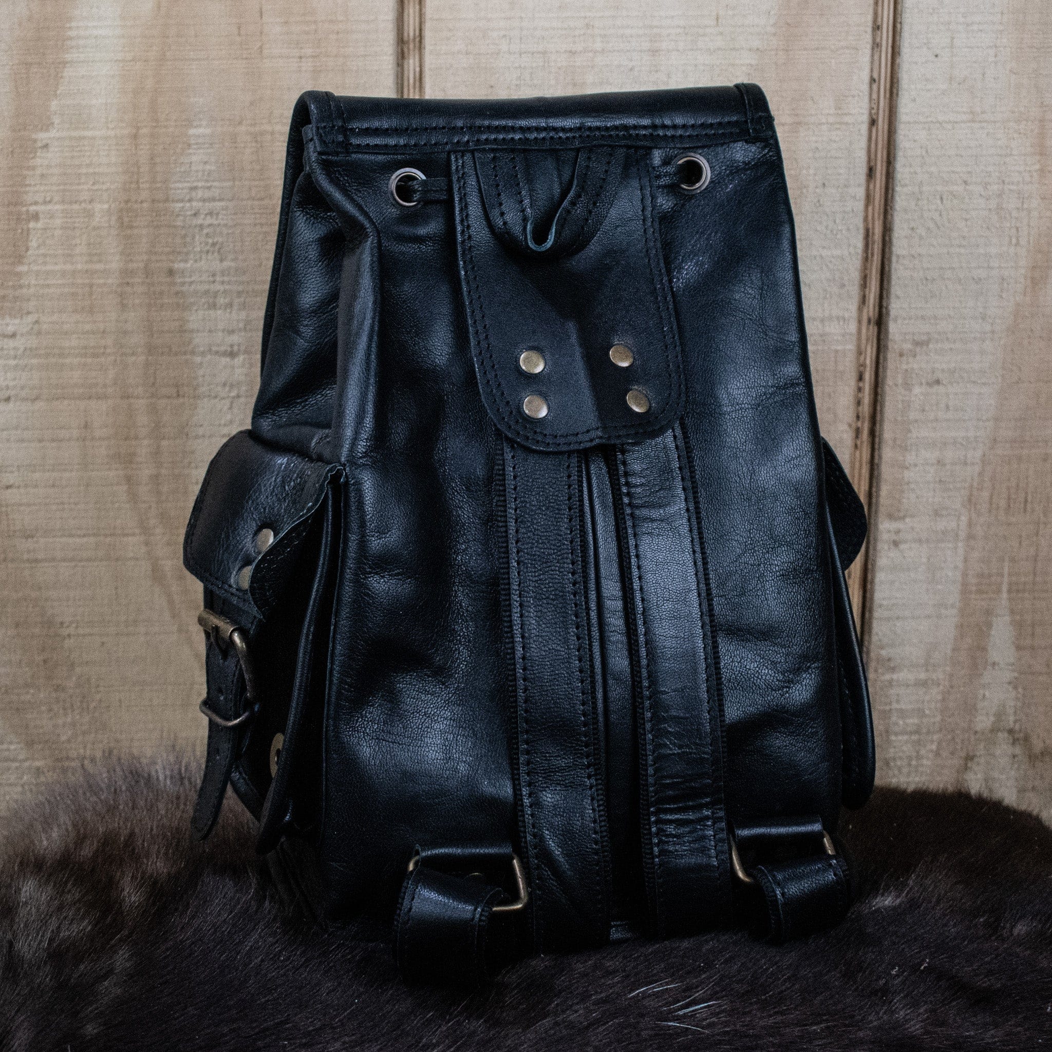 Misty Mountain Gaming leather bag "The Cottage" Leather Mini Backpack - Black