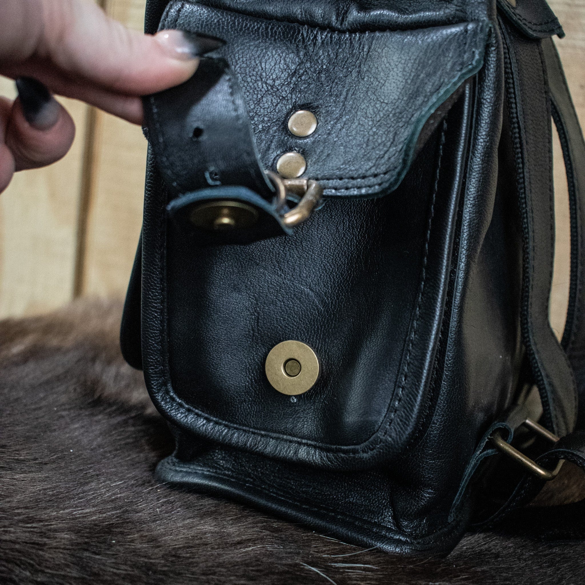 Misty Mountain Gaming leather bag "The Cottage" Leather Mini Backpack - Black