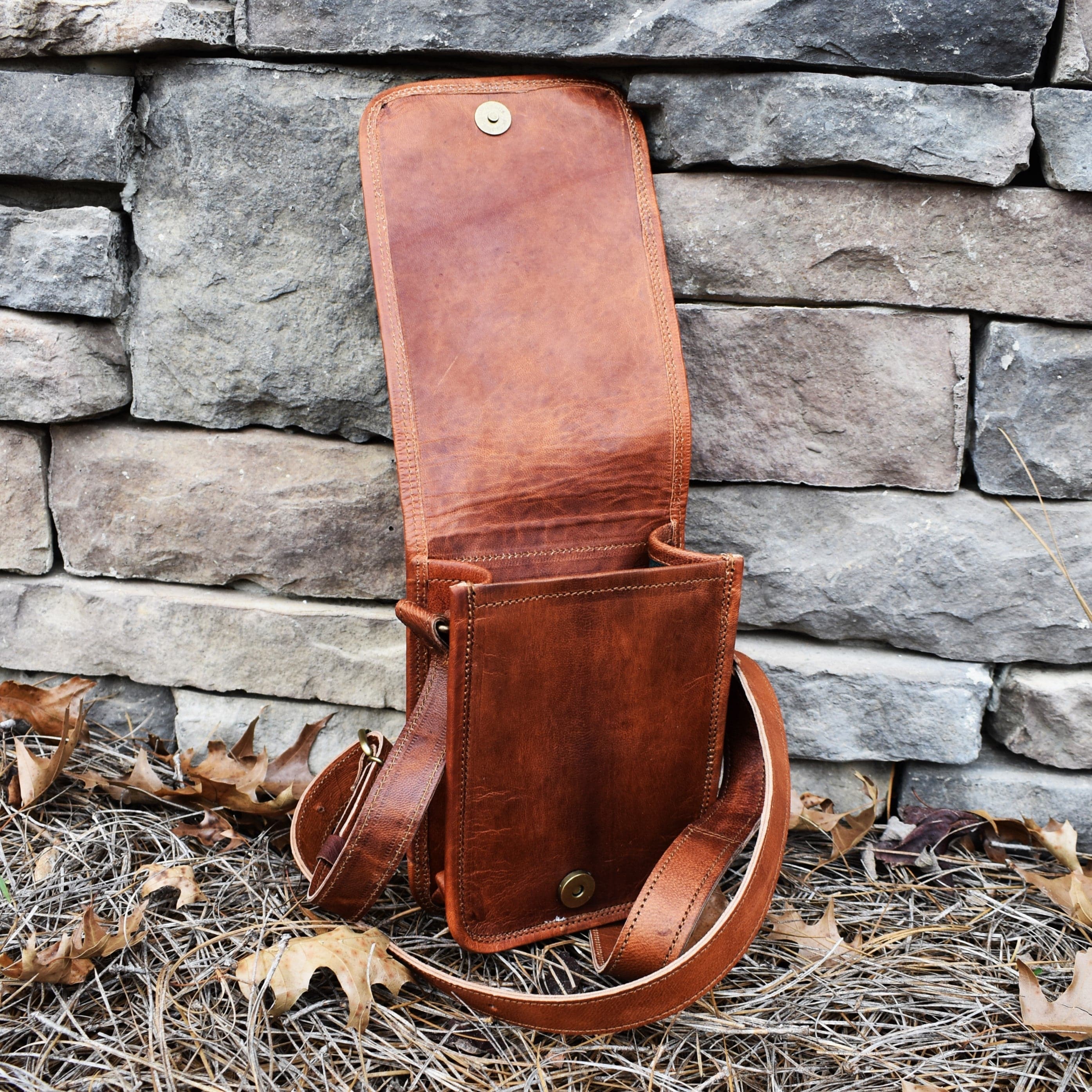 Misty Mountain Gaming leather bag The Pathfinder Leather Flap Satchel - Small