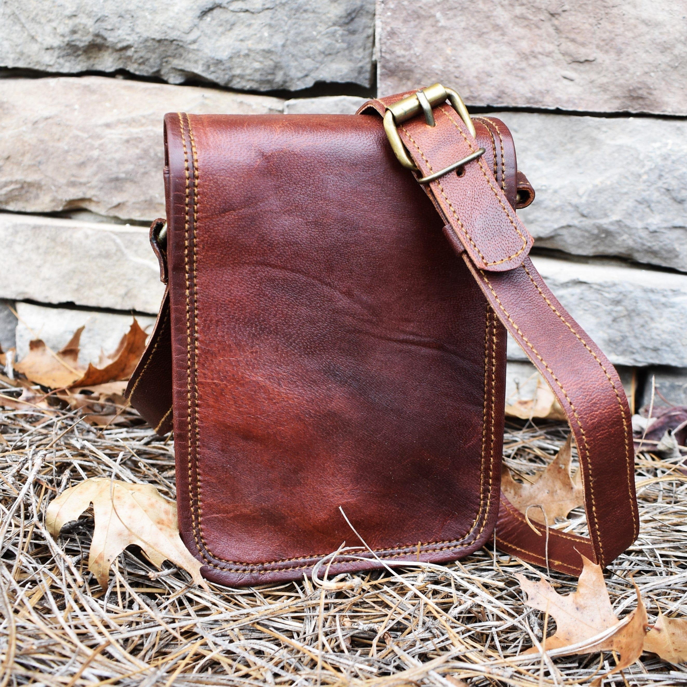 Misty Mountain Gaming leather bag DEEP RED The Pathfinder Leather Flap Satchel - Small