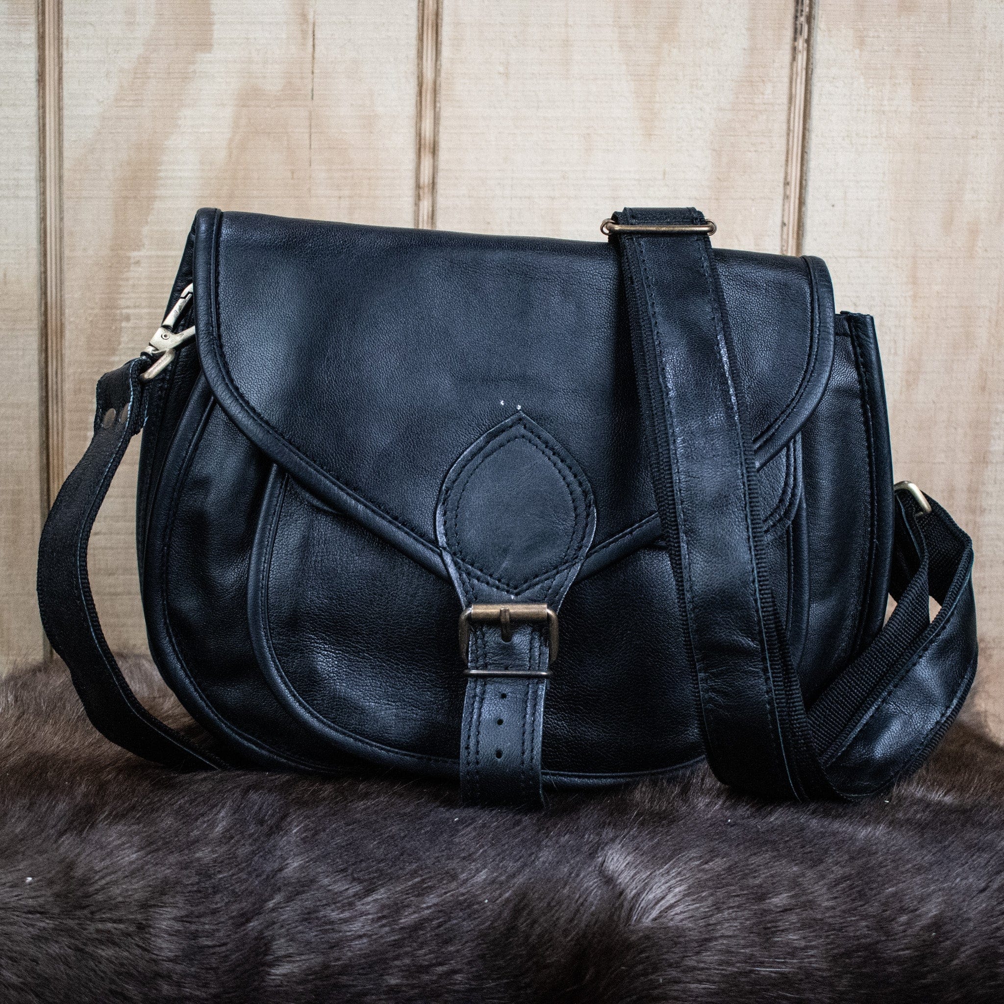Misty Mountain Gaming leather bag "The Rogue" Leather Satchel - Medium (Black)