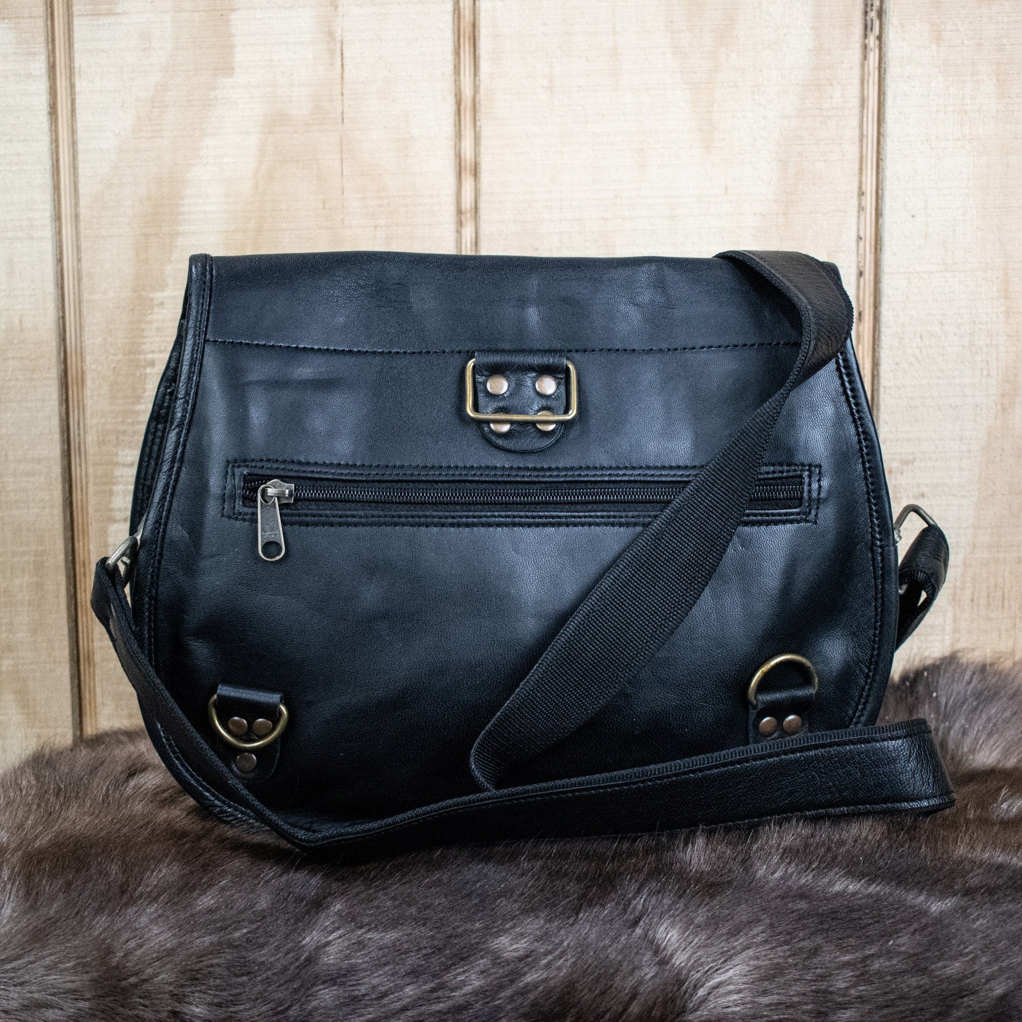Misty Mountain Gaming leather bag "The Seeker" Leather Satchel - Medium (Black)