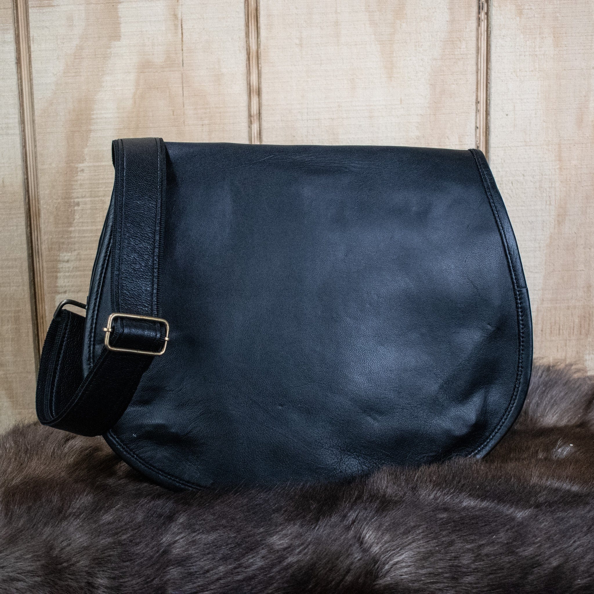 Misty Mountain Gaming leather bag "The Seeker" Leather Satchel - Medium (Black)